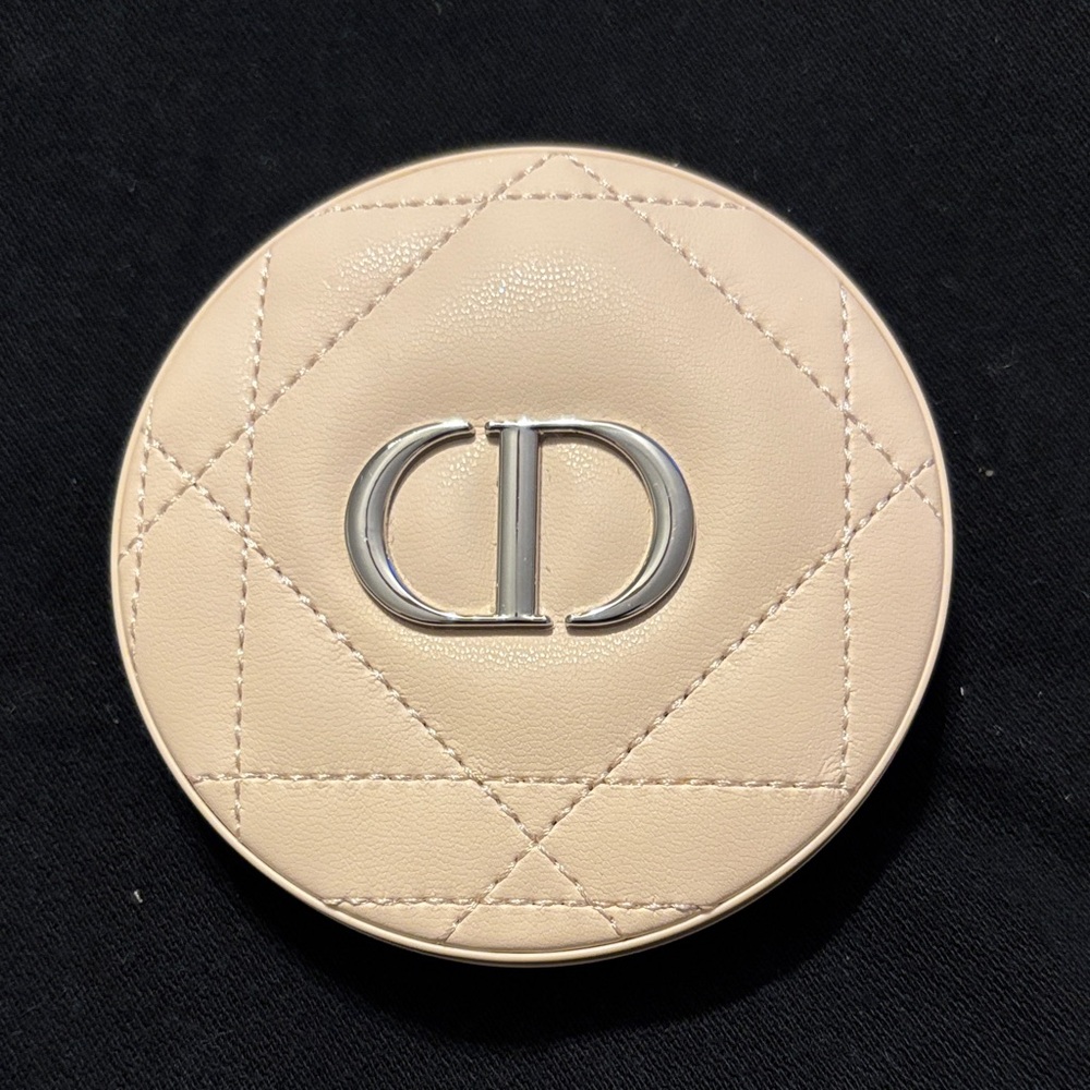 DIOR FOREVER NATURAL BRONZE 
05 Warm Bronze – for medium and golden skin tones